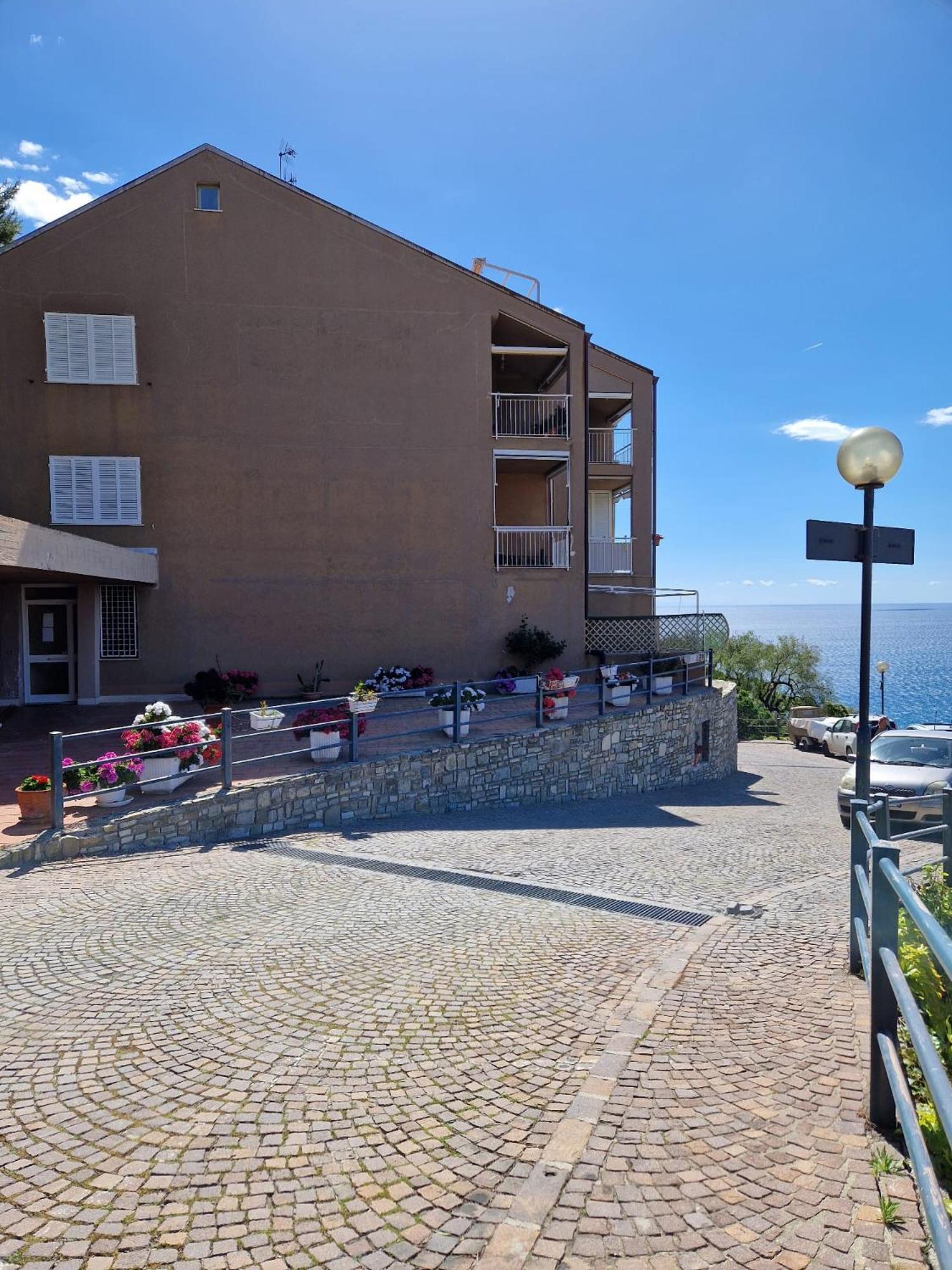 La Finestra Sul Golfo Apartman Ospedaletti Kültér fotó